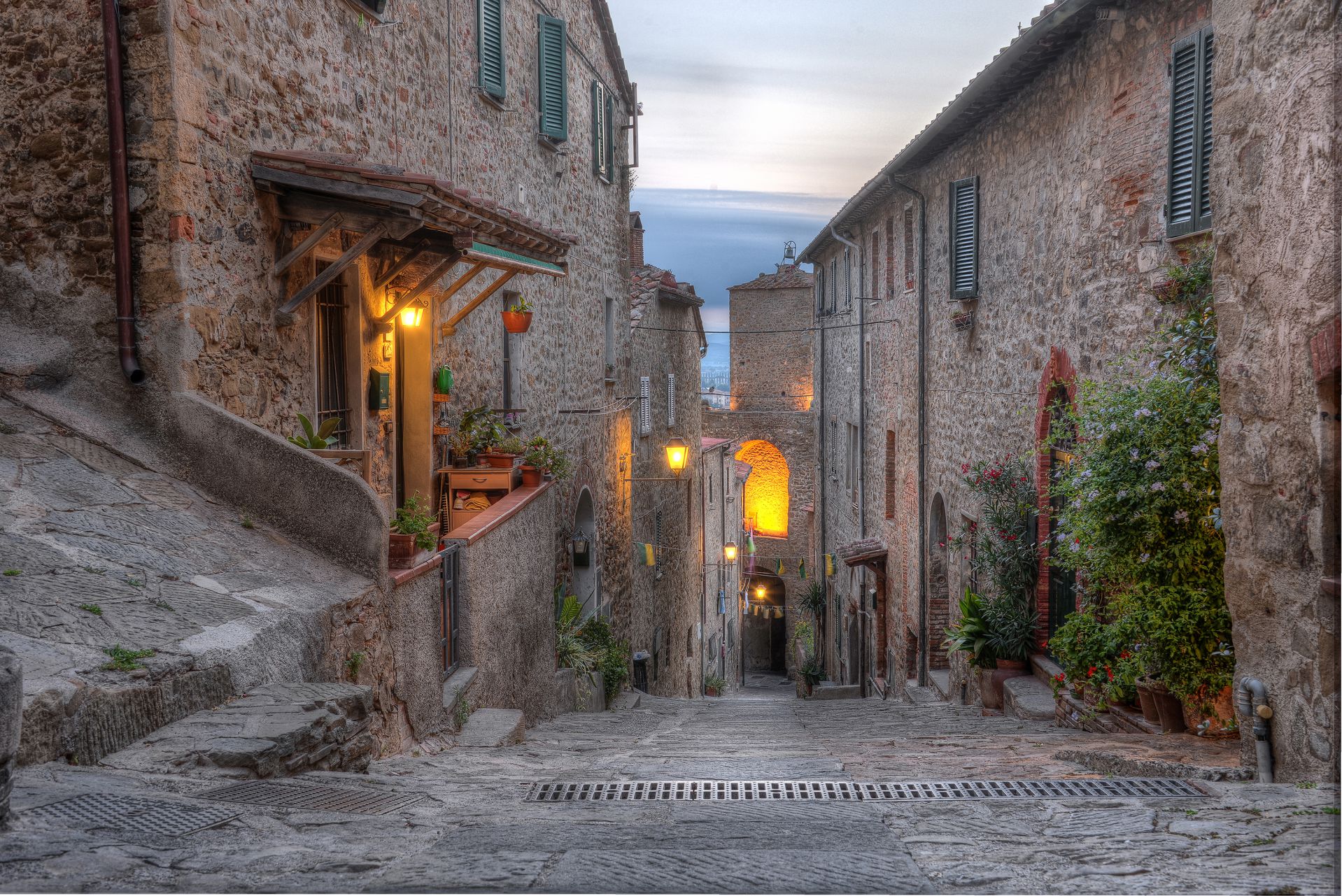 Castiglione_Scorcio strada maestra